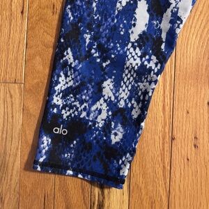 Alo biker athletic leggings - cropped